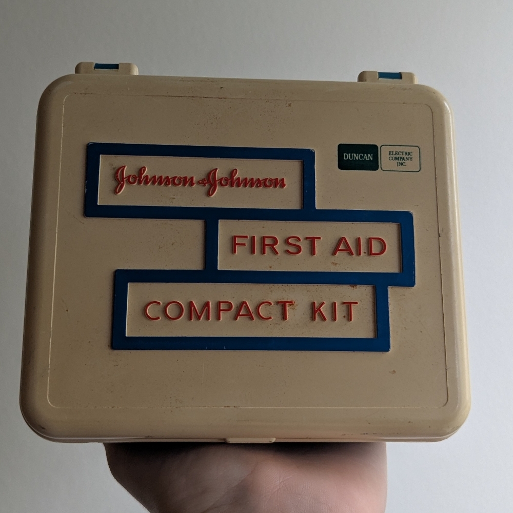 Johnson & Johnson First Aid Compact Kit